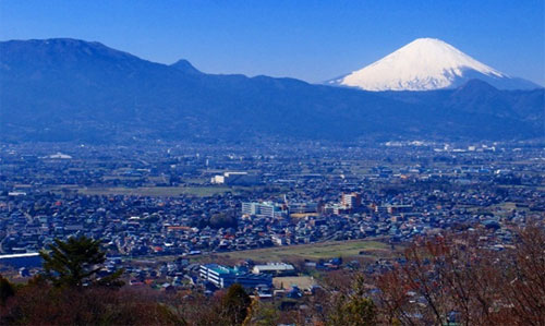 下曽我見晴らし台から見る明神岳・金時山・富士山